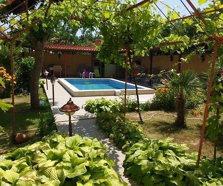 Guest House Yavorov Chernomorets Bagian luar foto