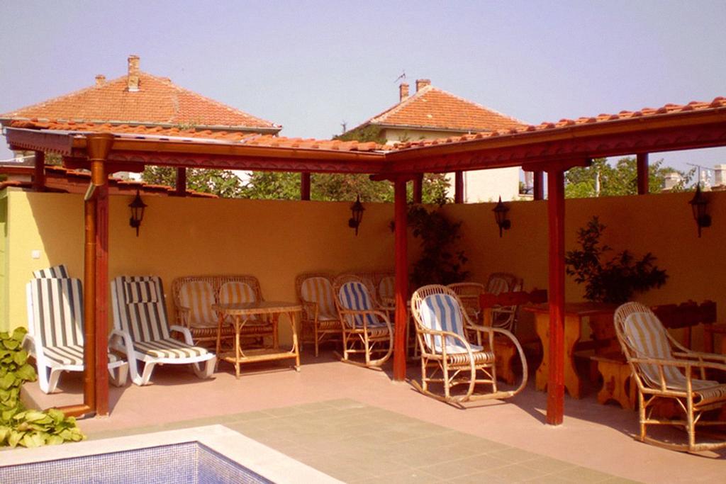 Guest House Yavorov Chernomorets Bagian luar foto