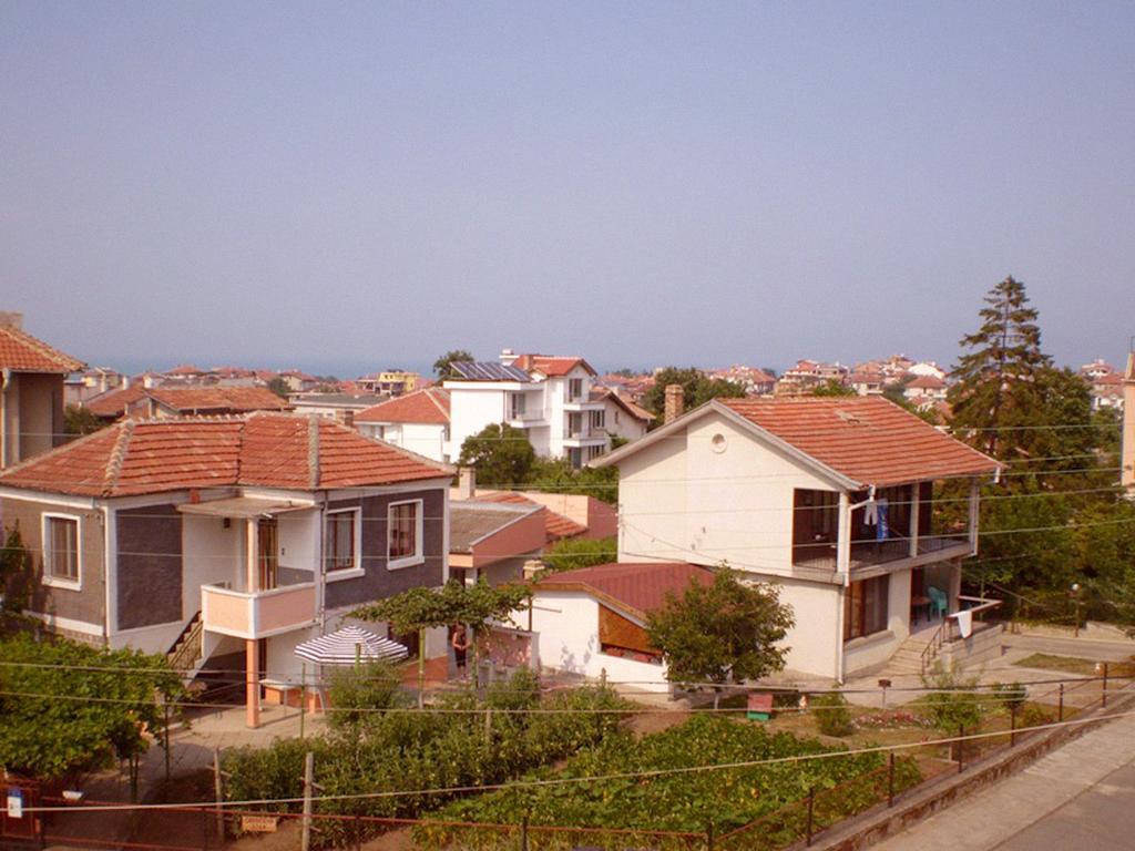 Guest House Yavorov Chernomorets Bagian luar foto